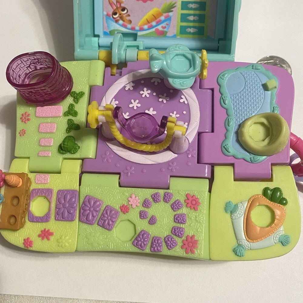 Littlest Pet Shop LPS Teeniest Tiniest Pop-Up Play Set Bunny Rabbit Bunnies 2006